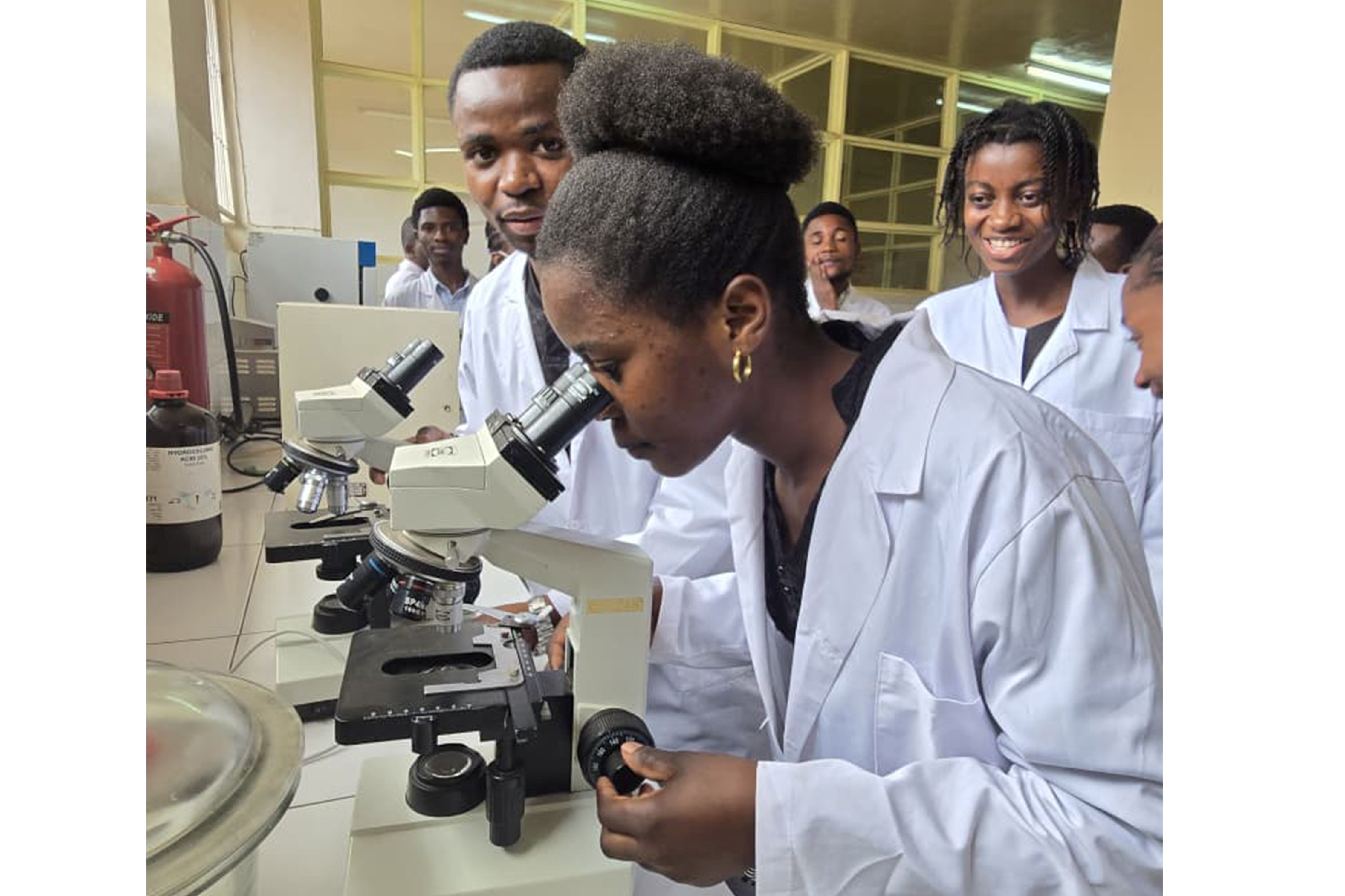 Techniques de Laboratoire - ISTM